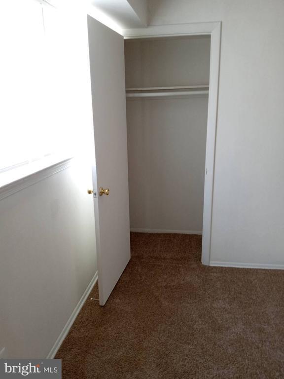 Building Photo - 7613 Fontainebleau Dr