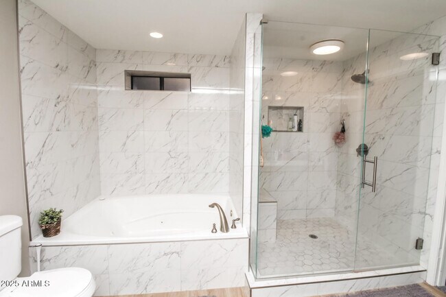 Building Photo - 907 E San Remo Ave