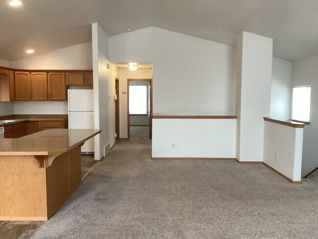 Building Photo - Four bed two bath single family house