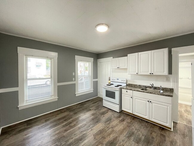 Building Photo - 421 Spruce St