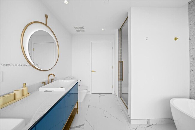 Building Photo - 2678 Tigertail Ave