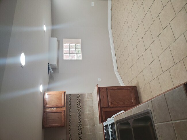 Building Photo - 2635 N Mango Ave
