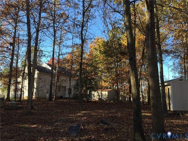 Building Photo - 5633 Lake Sharon Dr