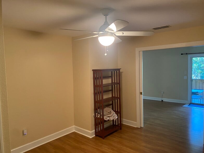 Building Photo - 512 Williams St