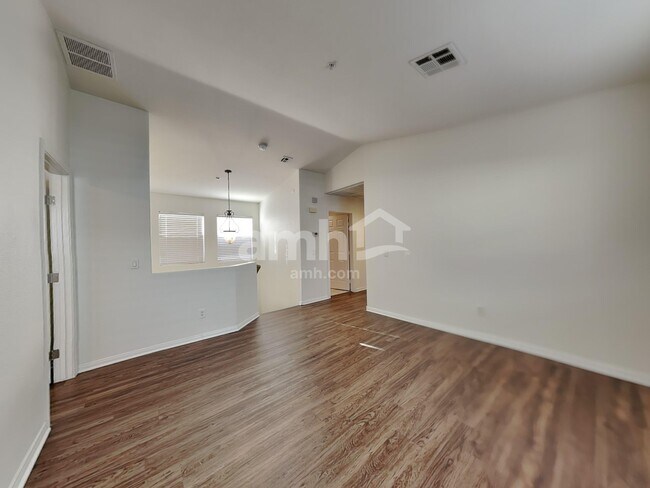 Building Photo - 611 Desert Silk Ct