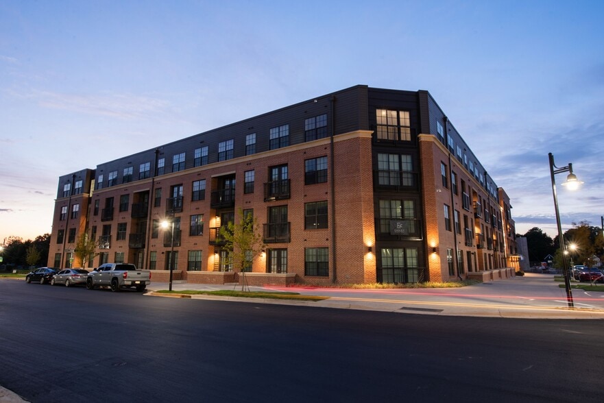 Primary Photo - The Easley at UC