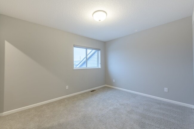 Building Photo - Awesome maple grove 5 bed 4 bath townhome! Pond views, 2 years old!