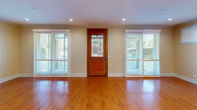 Building Photo - 244-248 B Ave