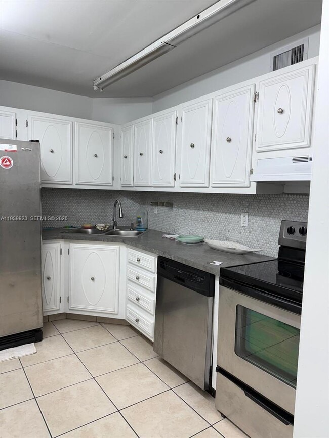 Building Photo - 3115 Oakland Shores Dr