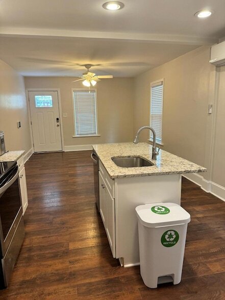 Building Photo - 1218 Pender St