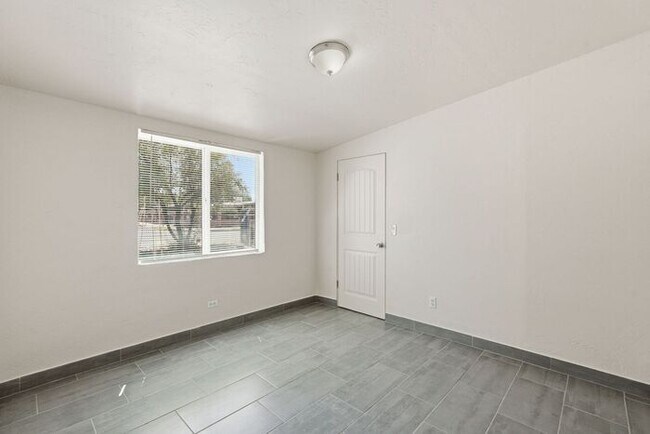 Building Photo - 4608 Fremont Ave