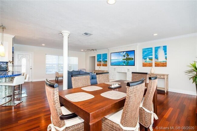 Building Photo - 1223 Seminole Dr