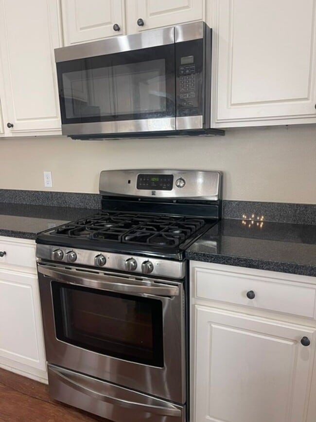 Building Photo - Duplex in South Lubbock