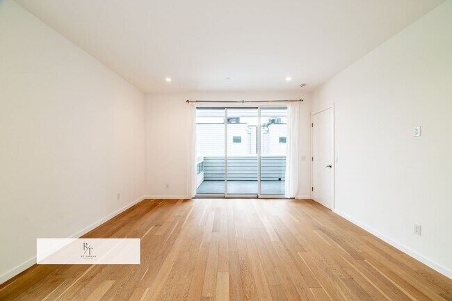 Building Photo - Elegant 3 Bedroom / 2.5 Bathroom Home in LA