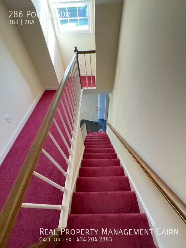 Building Photo - Spacious 3 Bedroom 2 Bath With 2 Car Garag...