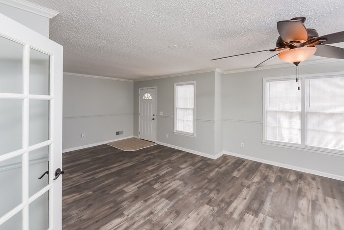 Building Photo - 211 River Song Rd