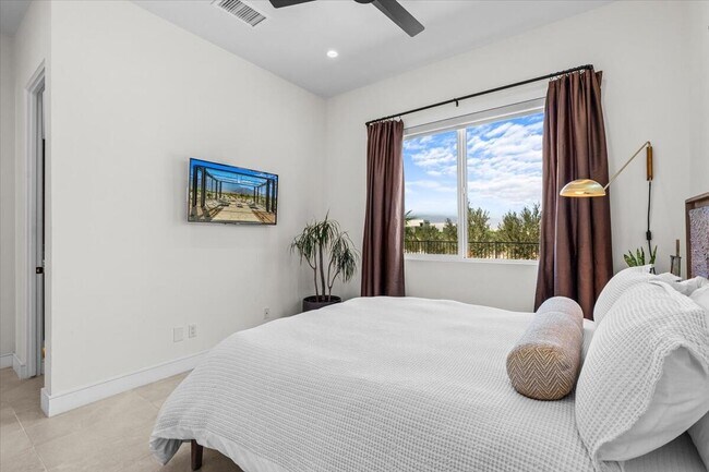 Building Photo - 446 Fountain Dr