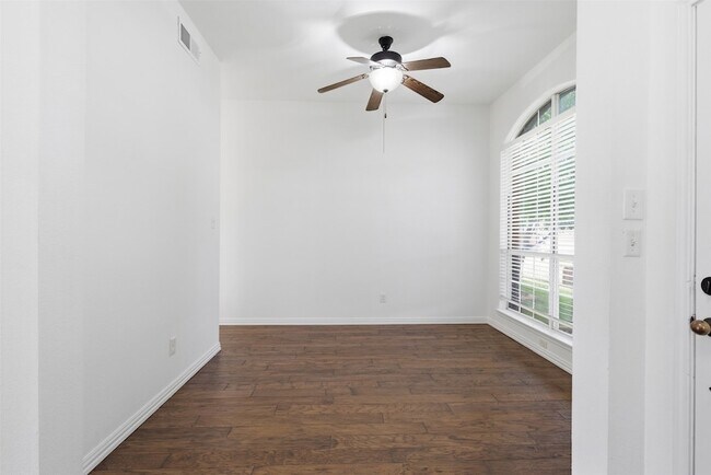 Building Photo - 3221 Corning Dr