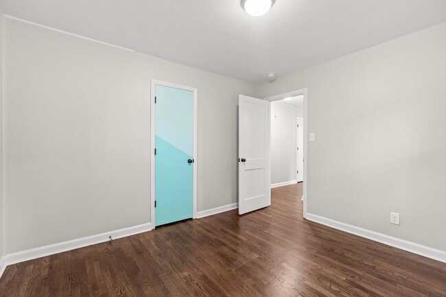 Building Photo - Adorable, Modern 3 Bedroom Ranch near Downtown Raleigh - Gorgeous finishes, open floorplan, updat...
