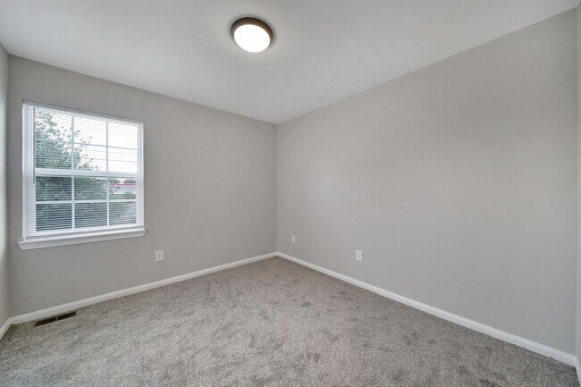 Building Photo - Lovely 3 Bed 2.5 Bath Home!