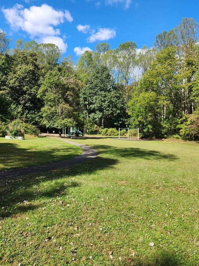 Building Photo - 3 Bedroom 2.5 Bath home with an Albemarle ...