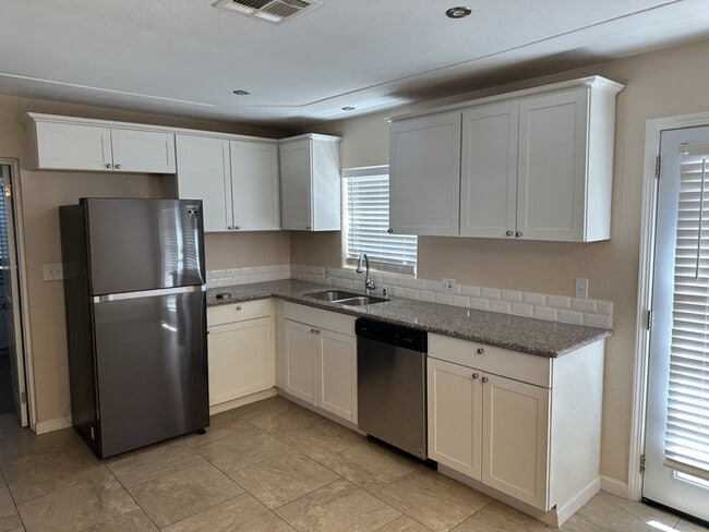 Building Photo - Modesto 3 Bedroom 2 Bathroom Home