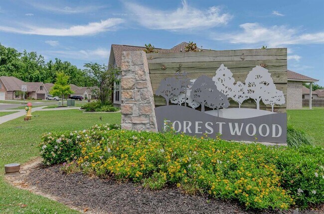 Building Photo - Modern 3 Bedroom Home with Private Backyard Views in Forestwood