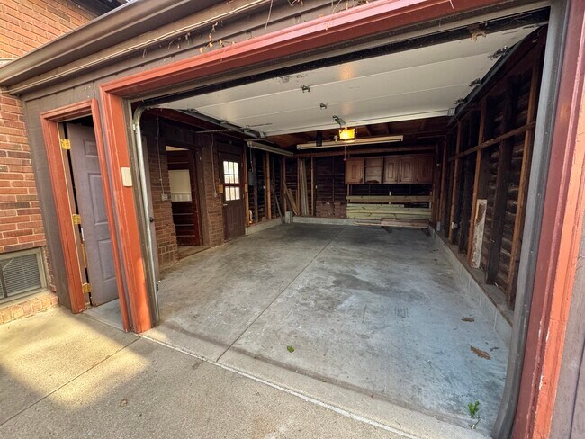 Building Photo - 1002 B St