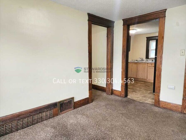 Building Photo - 897 Avon St