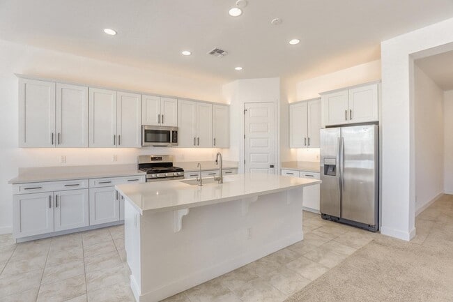 Building Photo - 8723 W Vista Ave