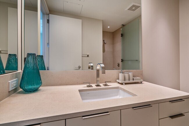 Building Photo - Luxurious 3BR Sky Residence at Park Lane