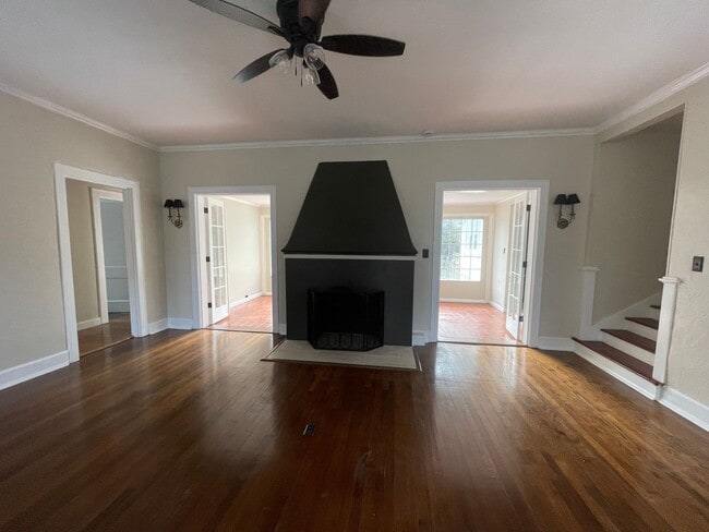 Building Photo - Highland Charmer! Come see Today!