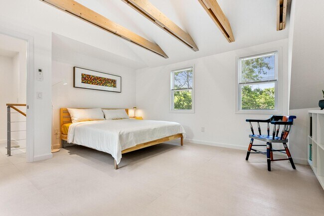 Building Photo - 130 Berkshire Trl