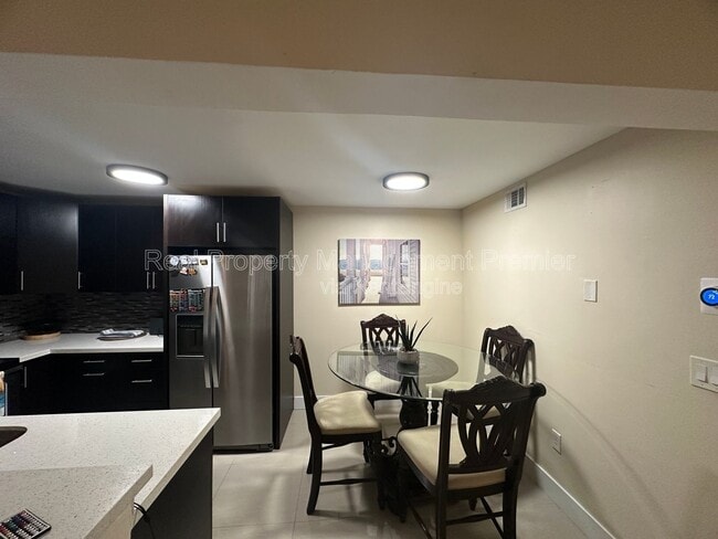 Building Photo - 9491 Palm Cir S