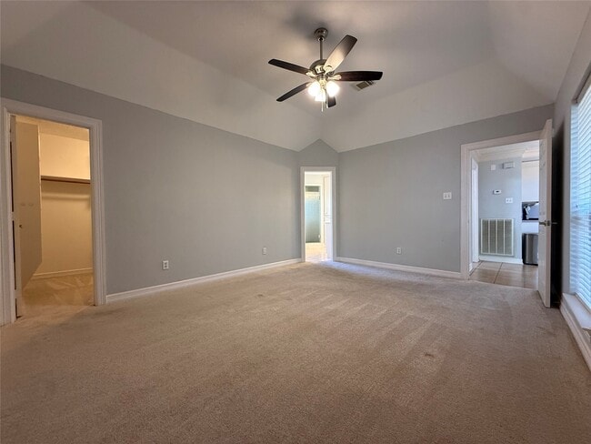 Building Photo - 1800 Carriage Run W