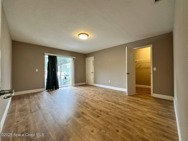 Building Photo - 3060 Sea Gate Cir