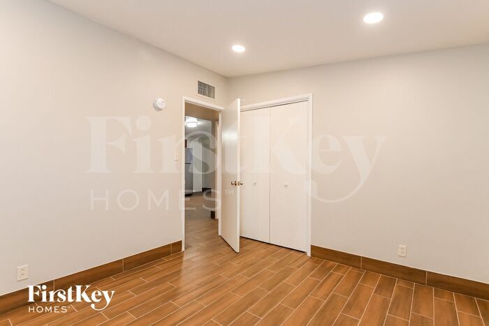 Building Photo - 8940 E Pine Valley Dr