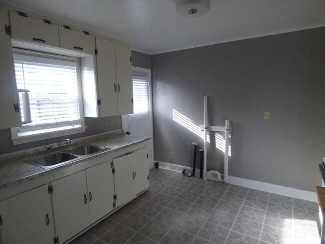 Building Photo - 1 Bedroom/1 Bath