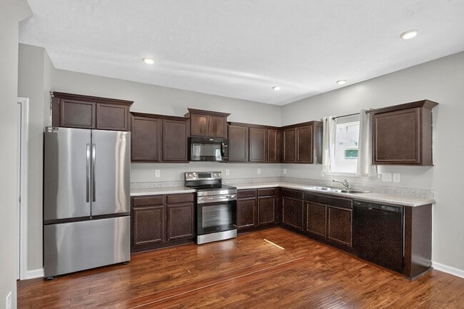Building Photo - 520 Sunflower Dr