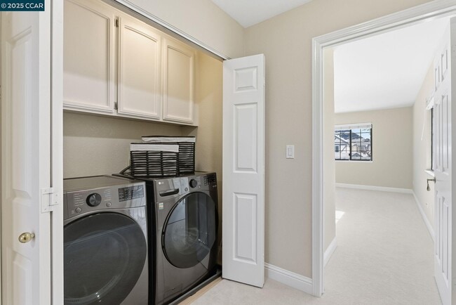 Building Photo - 121 Haslemere Ct