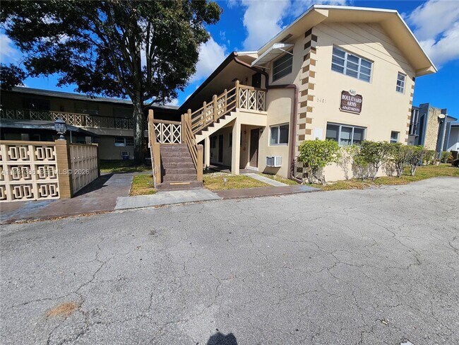 Building Photo - 5401 Hollywood Blvd