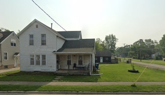 Building Photo - 512 N Entrance Ave