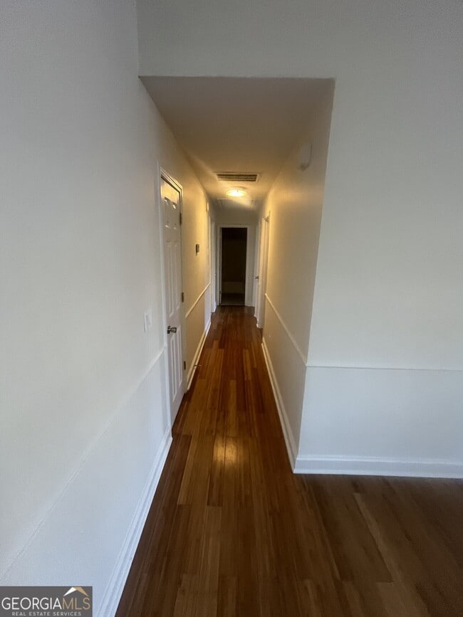 Building Photo - 530 Oxford Ridge