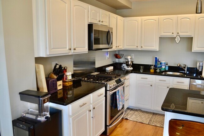 Building Photo - 1306 Columbia Rd