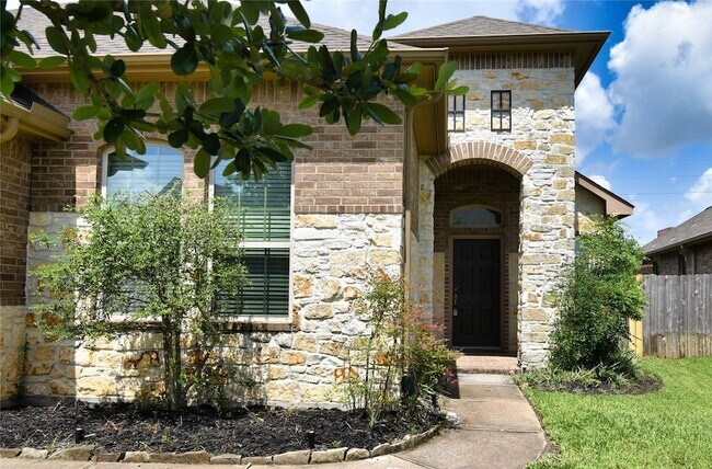 Building Photo - 5623 S Denham Ridge Ln