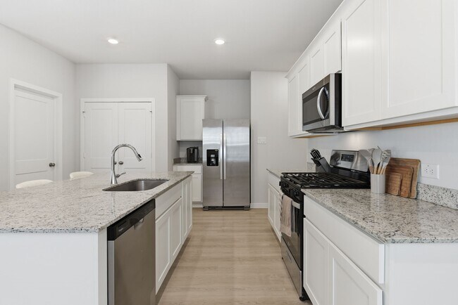 Building Photo - 16215 Globetrotter Ct