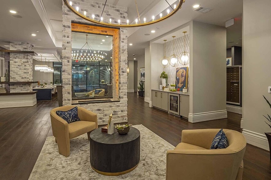 Building Photo - 2727 Albany St