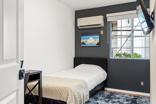 Building Photo - 10777 Ashton Ave