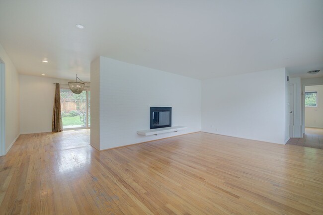 Building Photo - 3bd/1.5ba Mercer Island Home