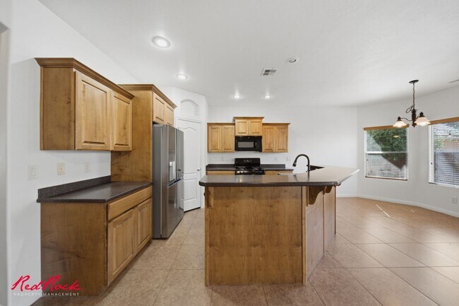 Building Photo - 3304 W Palomar